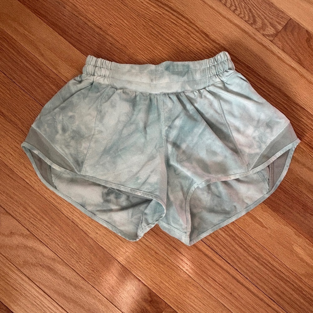 Lululemon Hotty Hot HR Short 2.5 ” *Lined Short Woman’s Size 4